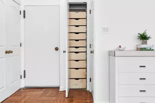 233 E 70th St, New York City, NY 10021 - Photo 8