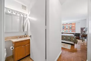 393 W 49th St, New York City, NY 10019 - Photo 10