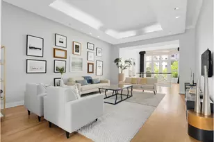 235 E 72nd St, New York City, NY 10021 - Photo 2