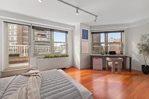305 E 24th St, New York City, NY 10010 - Photo 4