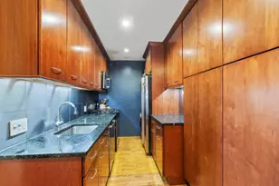 305 W 18th St, New York, NY 10011 - Photo 4