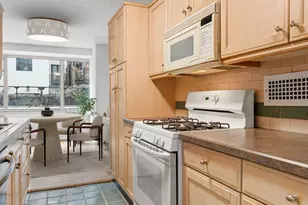 315 W 70th St, New York City, NY 10023 - Photo 4