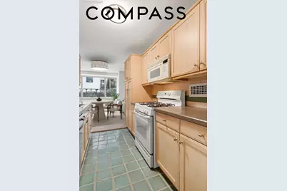 315 W 70th Street #2D, New York City, NY 10023 - Photo 4