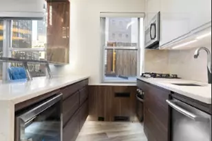 210 E 47th St, New York City, NY 10017 - Photo 6