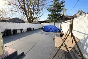 93-09 Vanderveer St, New York City, NY 11428 - Photo 12