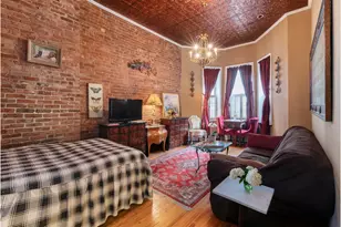 136 W 70th St, New York City, NY 10023 - Photo 2