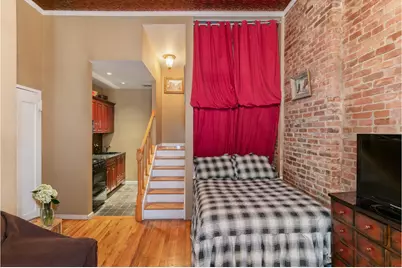 136 W 70th Street #3, New York City, NY 10023 - Photo 2