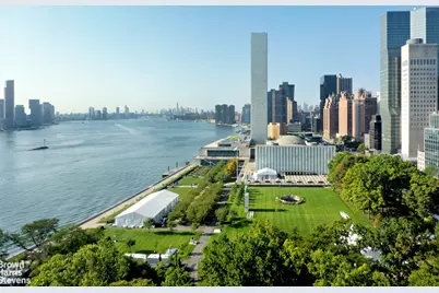 870 United Nations Plaza #18A, New York City, NY 10017 - Photo 1