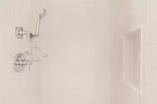 221 E 48th St, New York City, NY 10017 - Photo 16