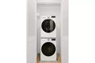 321 E 48th St, New York City, NY 10017 - Photo 4