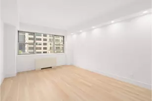 321 E 48th St, New York City, NY 10017 - Photo 8