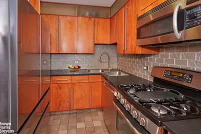 370 E 76th Street #A1501, New York City, NY 10021 - Photo 4