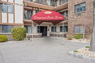 2 Elmwood Park Dr, New York City, NY 10314 - Photo 4