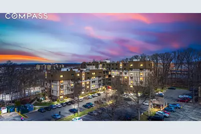 2 Elmwood Park Drive #209, New York City, NY 10314 - Photo 2