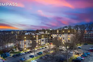 2 Elmwood Park Dr, New York City, NY 10314 - Photo 2