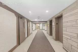 2 Elmwood Park Dr, New York City, NY 10314 - Photo 6