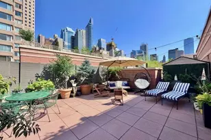 393 W 49th St, New York City, NY 10019 - Photo 2