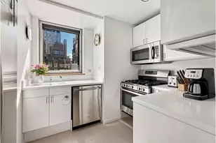 301 W 57th St, New York City, NY 10019 - Photo 4