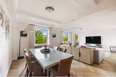 160 Central Park S #401, New York City, NY 10019 - Photo 2
