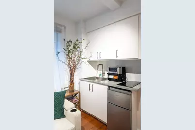 321 E 43rd Street #507, New York City, NY 10017 - Photo 4