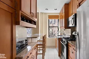 170 W 81st St, New York City, NY 10024 - Photo 4