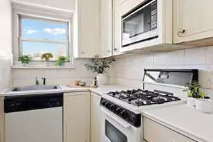 69 W 9th St, New York, NY 10011 - Photo 4