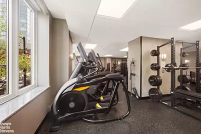 250 E 53rd Street #1502, New York, NY 10022 - Photo 12