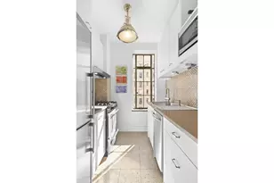 350 W 57th St, New York City, NY 10019 - Photo 4