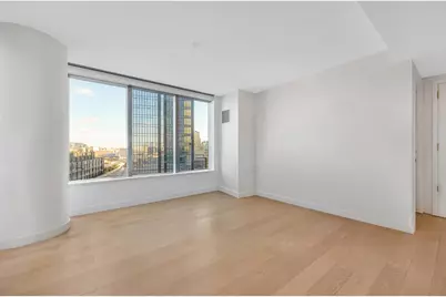 3 Court Square #902, Long Island City, NY 11101 - Photo 4