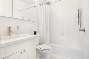 230 W 55th St, New York, NY 10019 - Photo 4