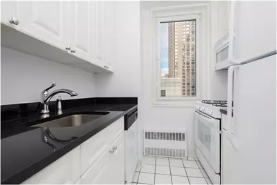 230 W 55th Street #4B, New York, NY 10019 - Photo 4