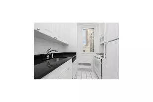 230 W 55th St, New York, NY 10019 - Photo 4