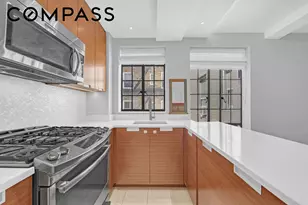 333 E 43rd St, New York City, NY 10017 - Photo 2