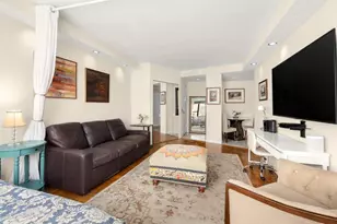 210 E 47th St, New York City, NY 10017 - Photo 2