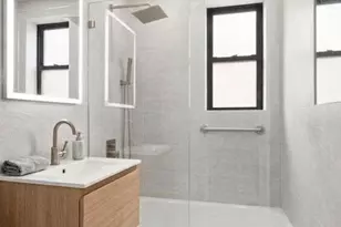 210 E 47th St, New York City, NY 10017 - Photo 12