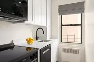 210 E 47th St, New York City, NY 10017 - Photo 6