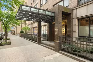 210 E 47th St, New York City, NY 10017 - Photo 14