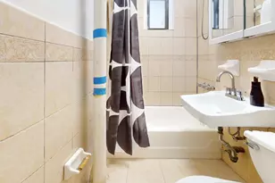 21-57 33rd St, Astoria, NY 11105 - Photo 12