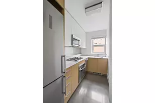 211 E 51st St, New York City, NY 10022 - Photo 4