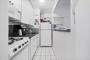 310 E 70th St, New York City, NY 10021 - Photo 4