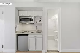 320 E 42nd St, New York City, NY 10017 - Photo 8