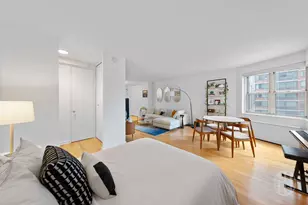 300 E 40th St, New York City, NY 10016 - Photo 8