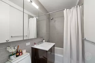 300 E 40th St, New York City, NY 10016 - Photo 10