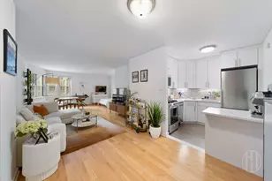 300 E 40th St, New York City, NY 10016 - Photo 2
