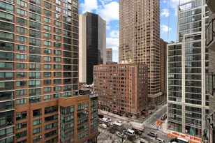 300 E 40th St, New York City, NY 10016 - Photo 12