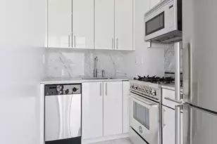 322 W 57th St, New York City, NY 10019 - Photo 4