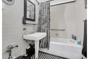 353 W 56th St, New York City, NY 10019 - Photo 4