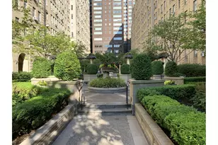 353 W 56th St, New York City, NY 10019 - Photo 8