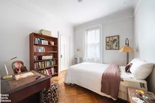 171 W 71st St, New York City, NY 10023 - Photo 4