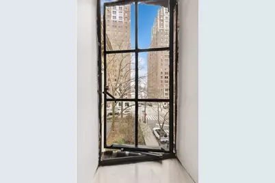 333 E 41st Street #4E, New York City, NY 10017 - Photo 6